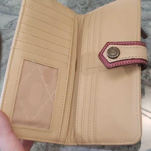 𝅺❤ XOXO Zip Bifold Wallet - Picture 3 of 3